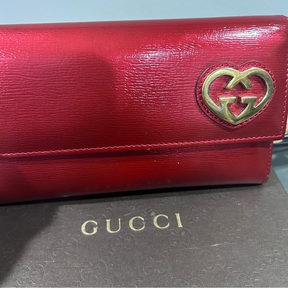 Gucci Red Wallet with Gold Heart Detail - Picture 3 of 11